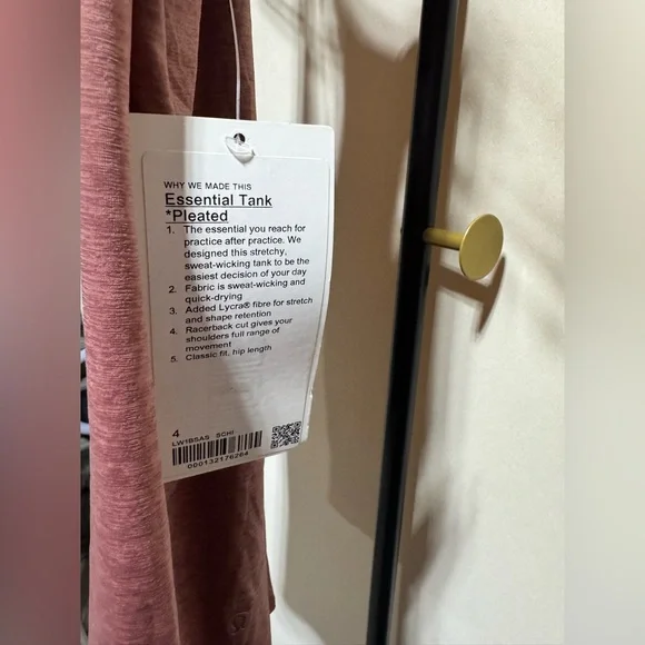 NWT 🎉 Lululemon Essential Tank Top Pleated - Picture 2 of 3